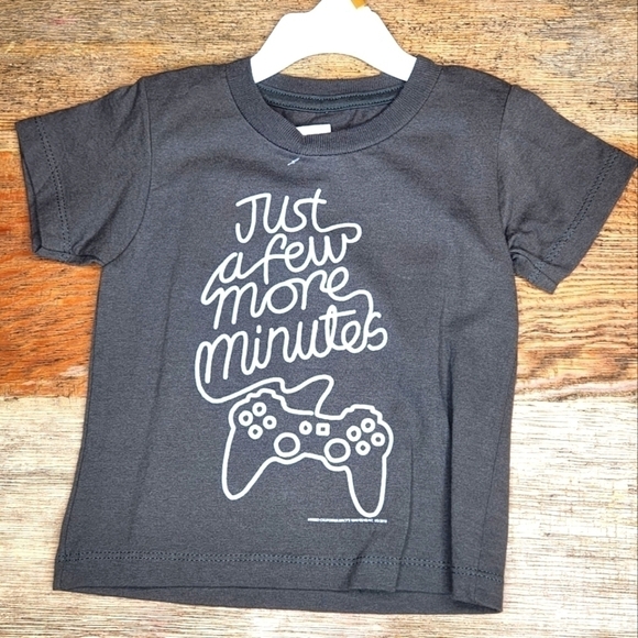 New Gray 'Just A Few More Minutes' Gaming Console Short-Sleeve Tee - Picture 1 of 3